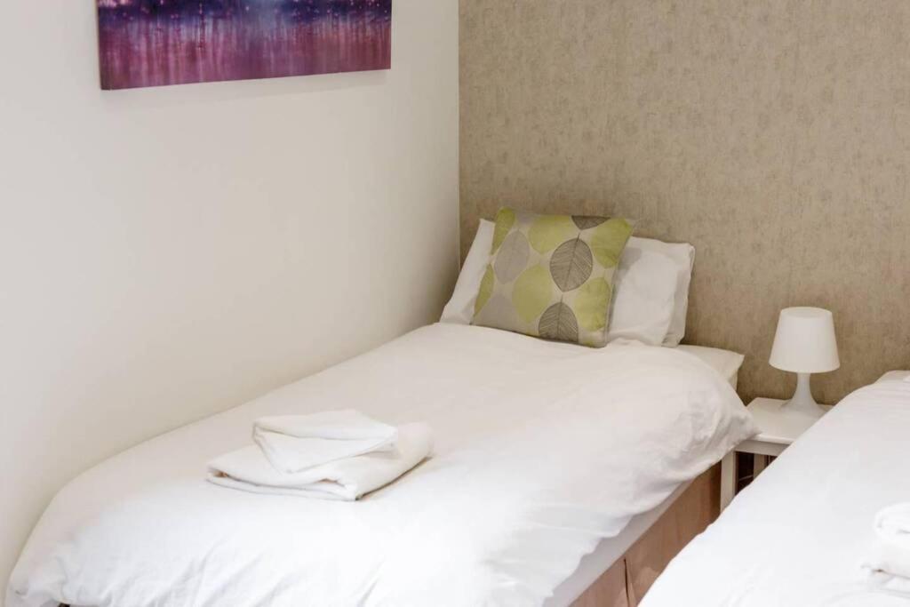 Stylish 2 Bed 2 Bath *close To And Centre With Parking* * Bornemouth