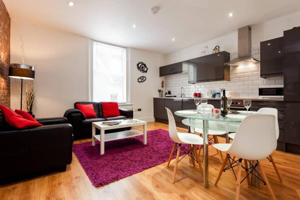 Appartement Stylish 2 Bed 2 Bath *close To And Centre With Parking* *