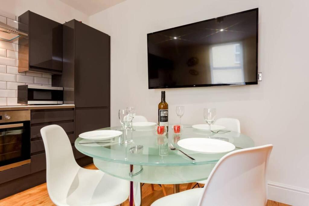Stylish 2 Bed 2 Bath *close To And Centre With Parking* Bornemouth